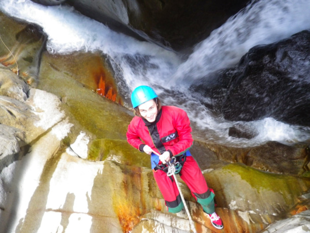 A beginner abseiling without belay as part of a commercial trip.